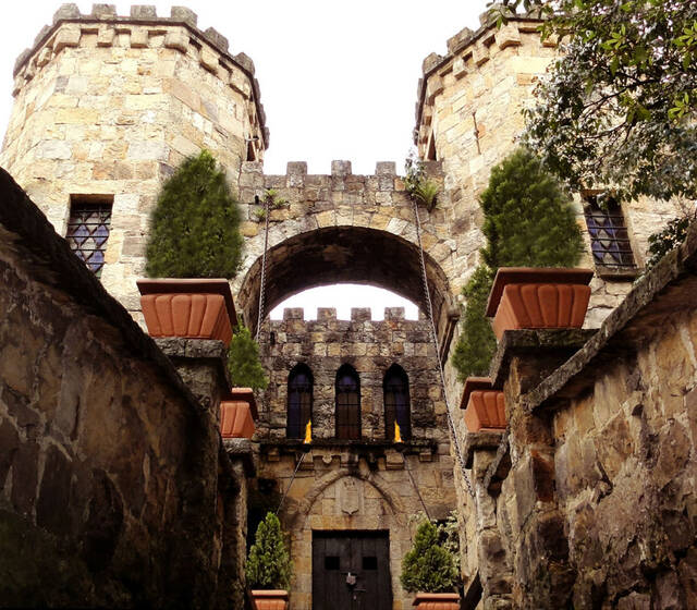 Castillo del Mono Osorio Opiniones, Fotos y Teléfono